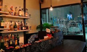 出会えるバー「crimson wing」